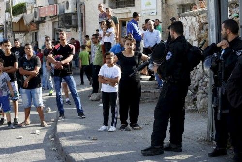 Jerusalén volvió a ser hoy escenario de nuevos ataques cometidos por palestinos en medio de un despliegue de medidas de seguridad sin precedentes y de la colocación de controles y barreras en los barrios árabes.