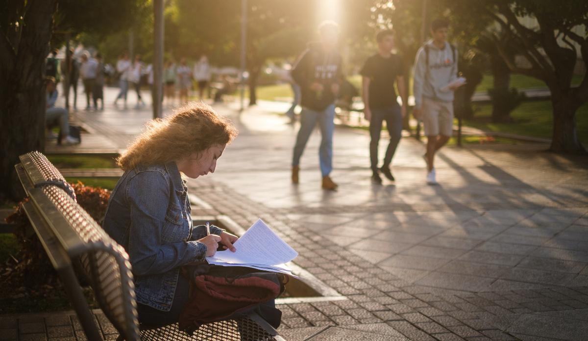 Estudiantes en el Campus de Guajara de la Universidad de La Laguna.