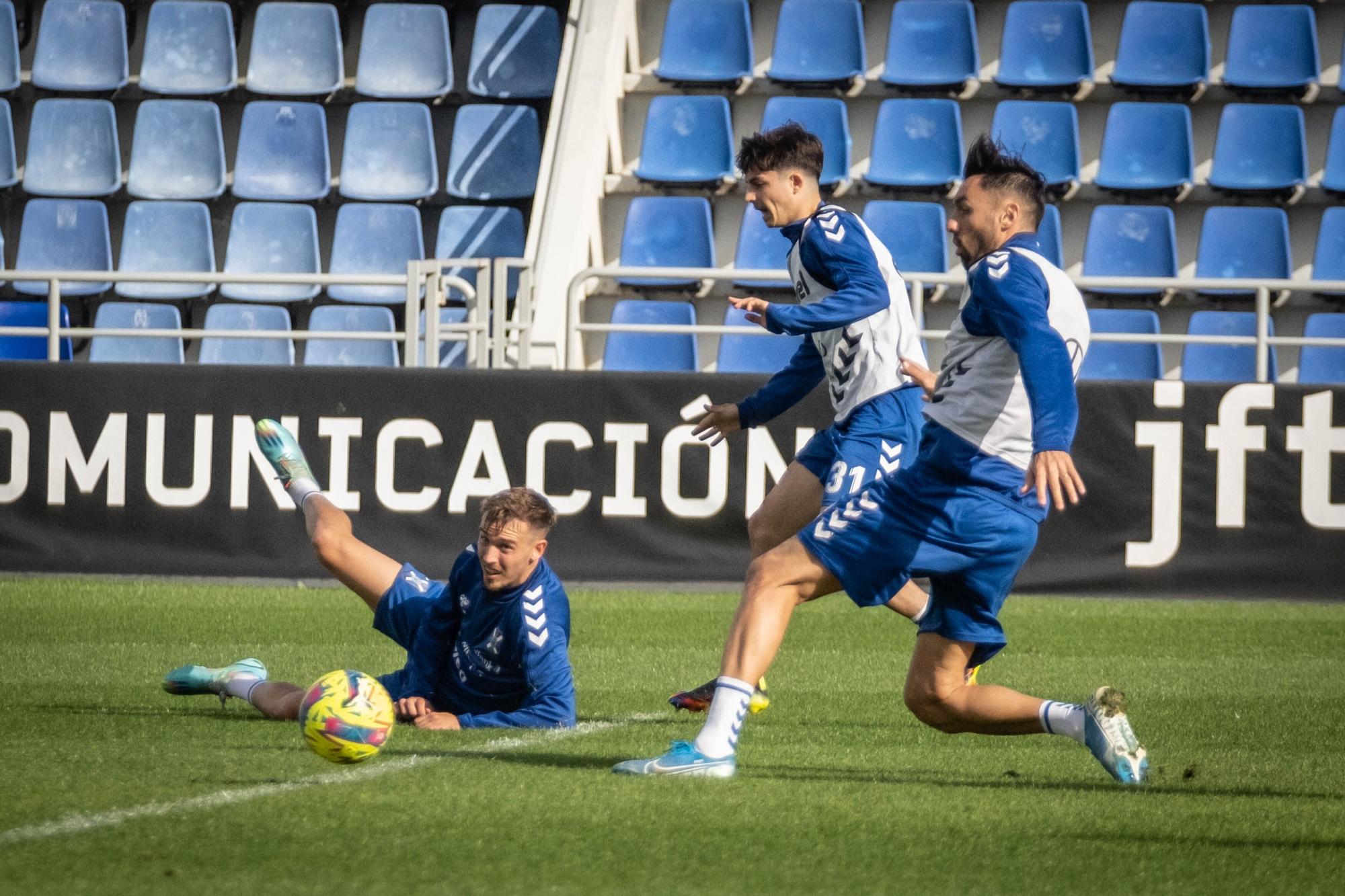 Entrenamiento a puerta abierta del CD Tenerife (3/1/2022)