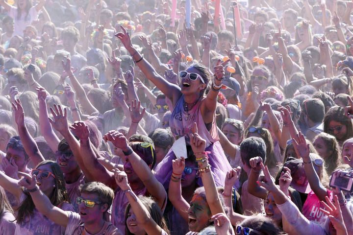 Así fue la Holi Run en Vigo