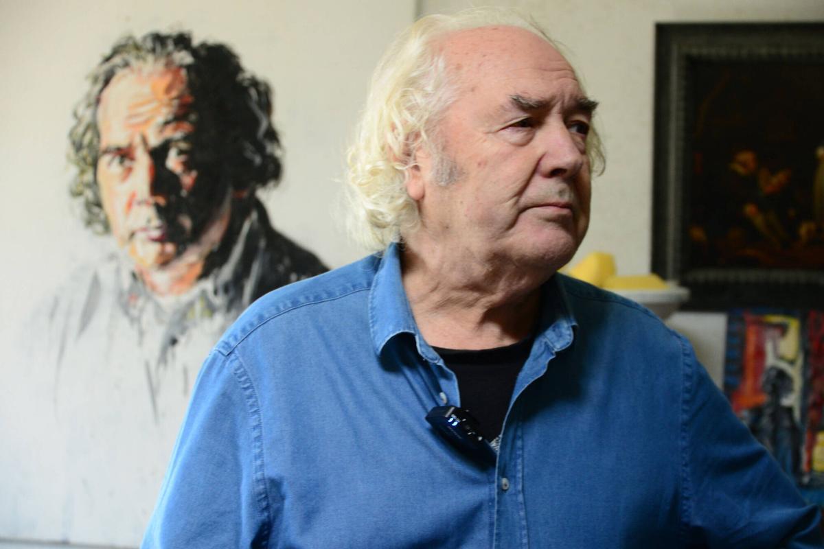 El pintor José María Barreiro en su casa-estudio de Bueu