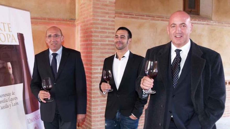 Desde la izquierda, Marcos, Eduardo y Miguel Ángel Eguren, en la presentación del vino Románico.