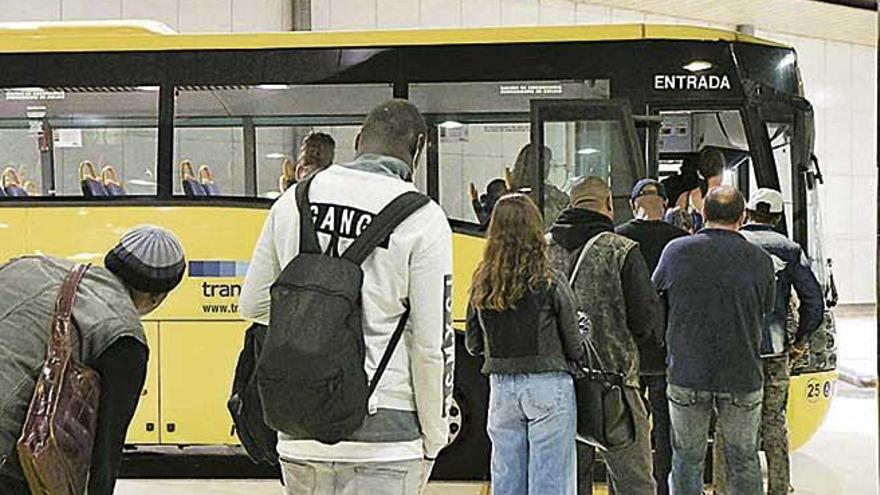 El Govern prevé aumentar un 50% las frecuencias de bus a partir del año 2019.
