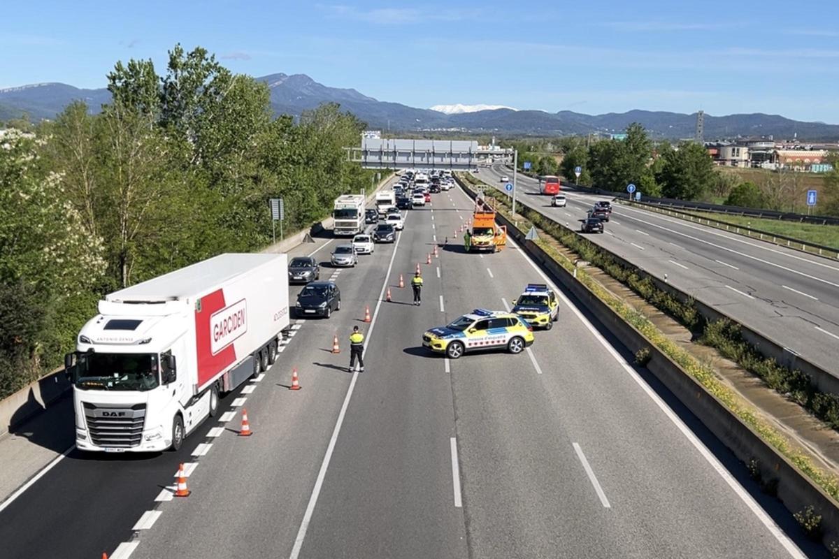 Un muerto y 7 heridos en un accidente múltiple en la l'AP-7 en Vilablareix