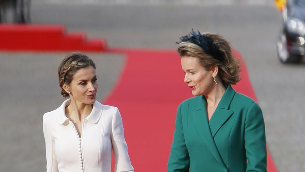 Doña Letizia con falda midi de Felipe Varela