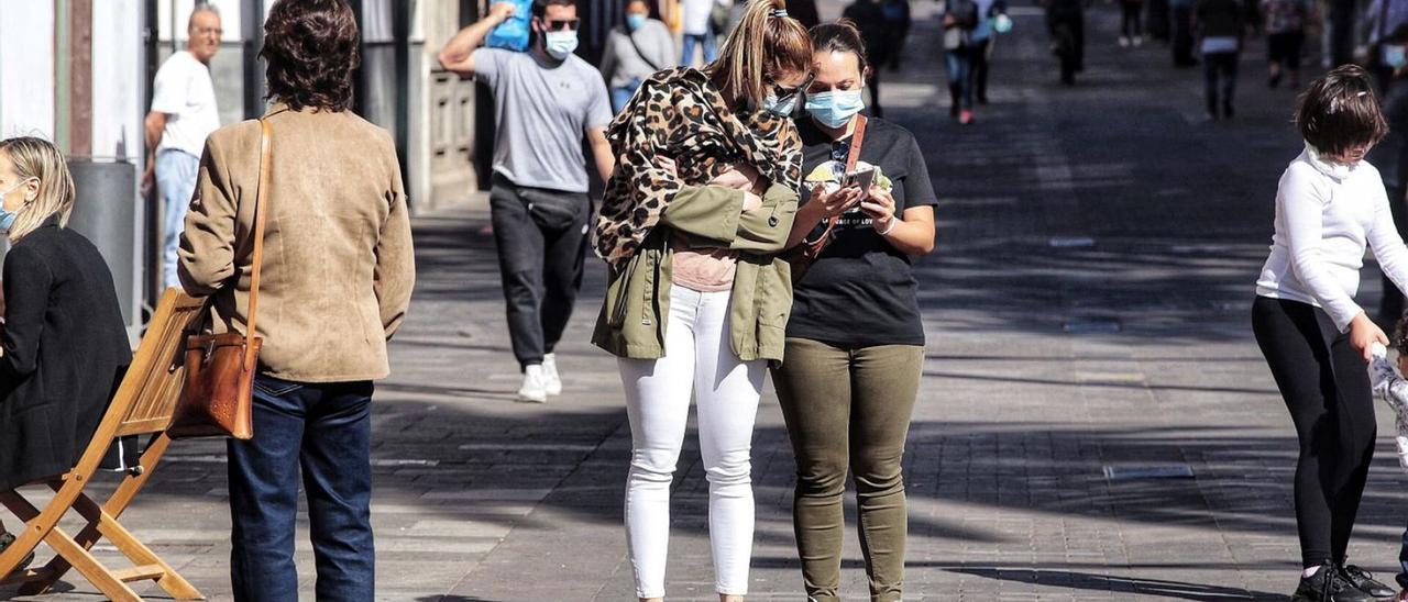 La calle de La Carrera, una de las principales vías peatonales del casco histórico lagunero. | | MARÍA PISACA