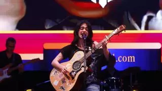 El público desafía al calor en la Expo en el concierto de Cadena Dial
