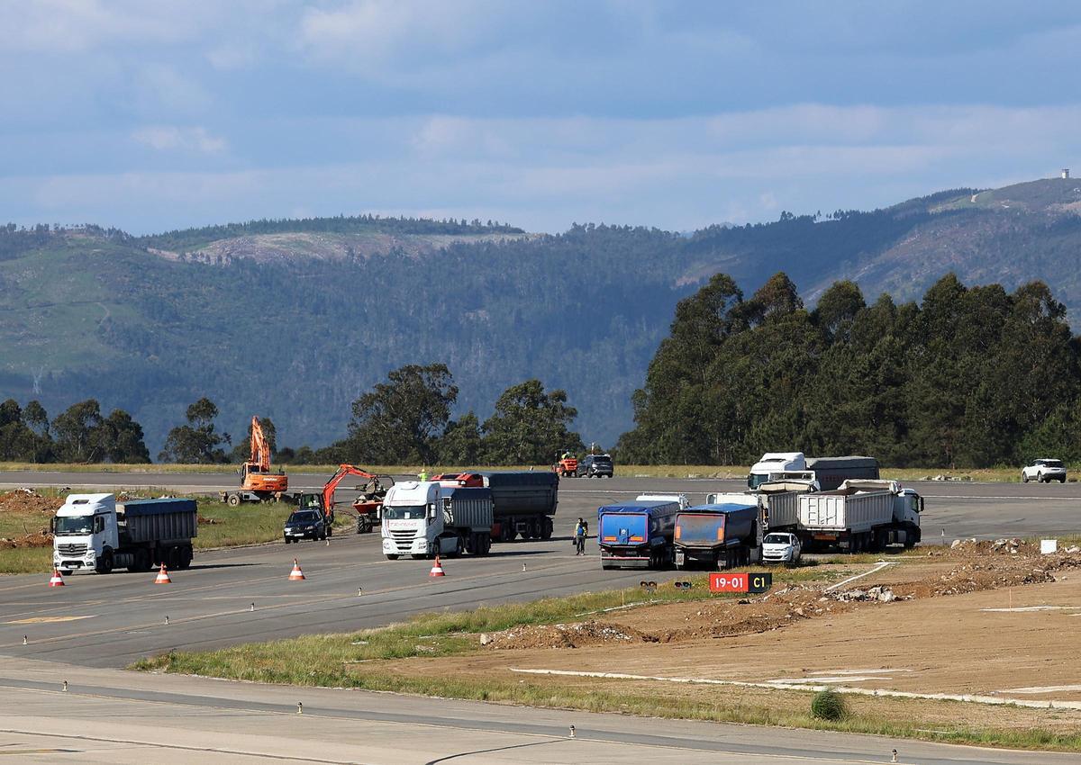 Comienzan las obras en la pista del aeropuerto de Vigo Comienzan las obras en la pista del aeropuerto de Vigo
