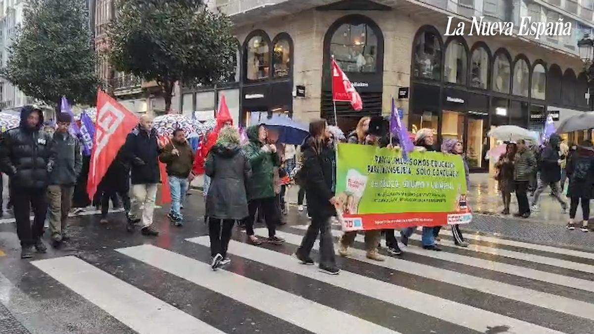 VÍDEO: Así fue la manifestación de "les Escuelines" en Oviedo