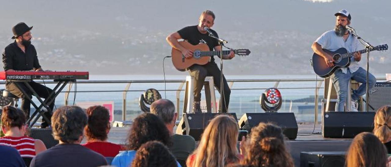 Love of Lesbian, en la terraza del Mar de Vigo a finales de julio de 2020, en el TerraCeo