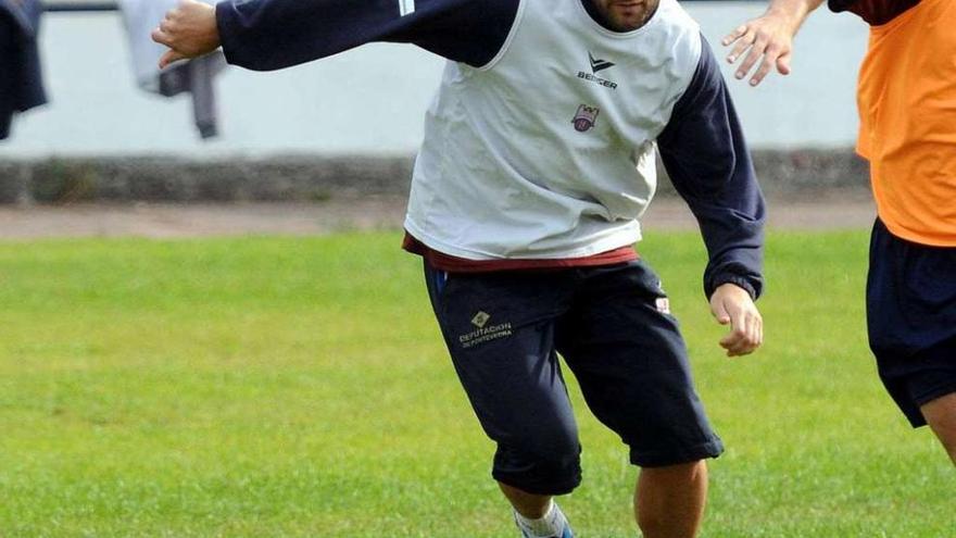 Gonzalo durante un entrenamiento en su etapa como jugador del Pontevedra. // Rafa Vázquez
