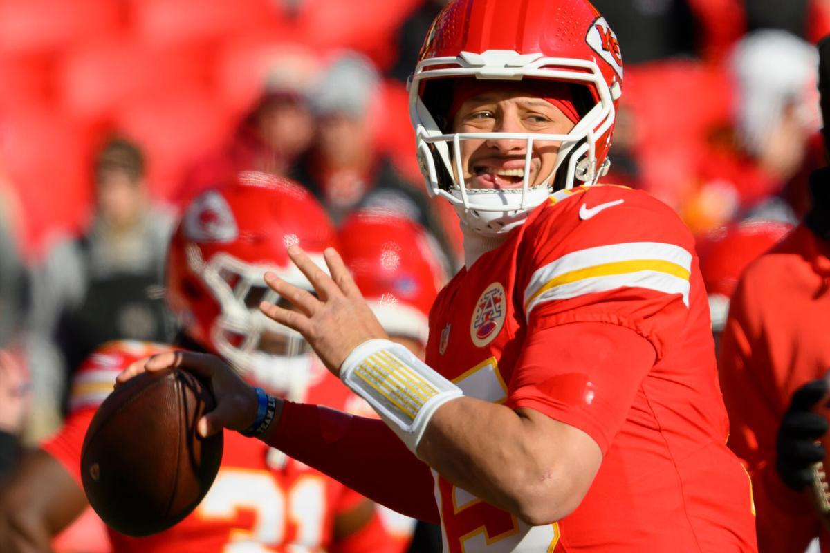 Patrick Mahomes, ante los Chargers