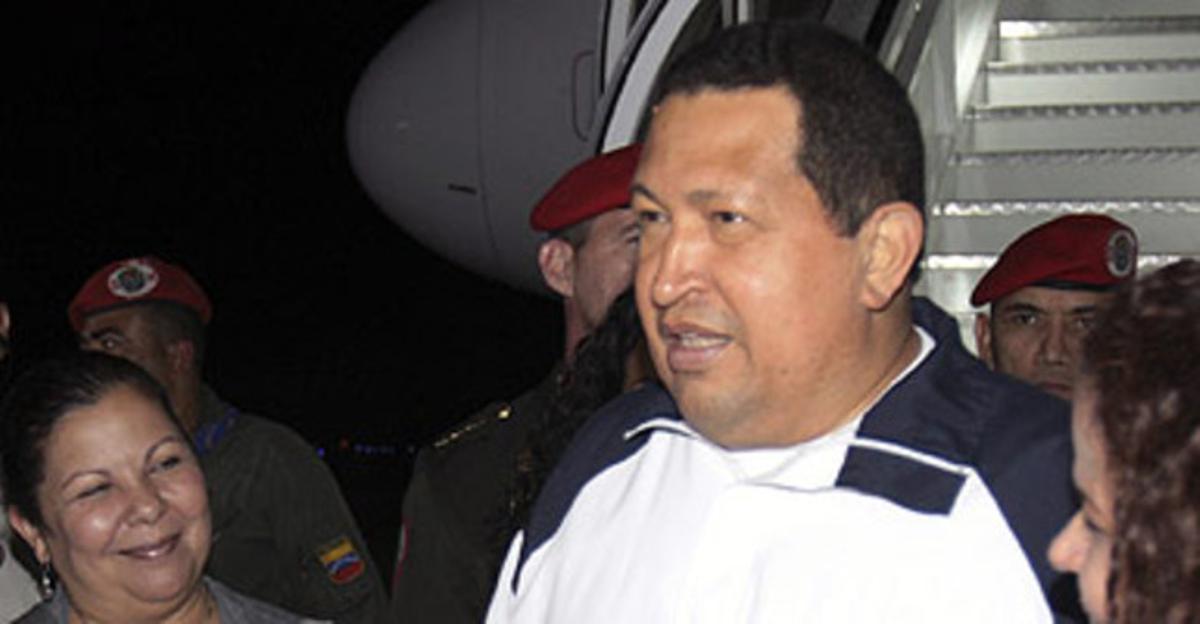 El president de Veneçuela, Hugo Chávez, al tornar de Cubaa l’aeroport Simon Bolívar, a Caracas, avui.