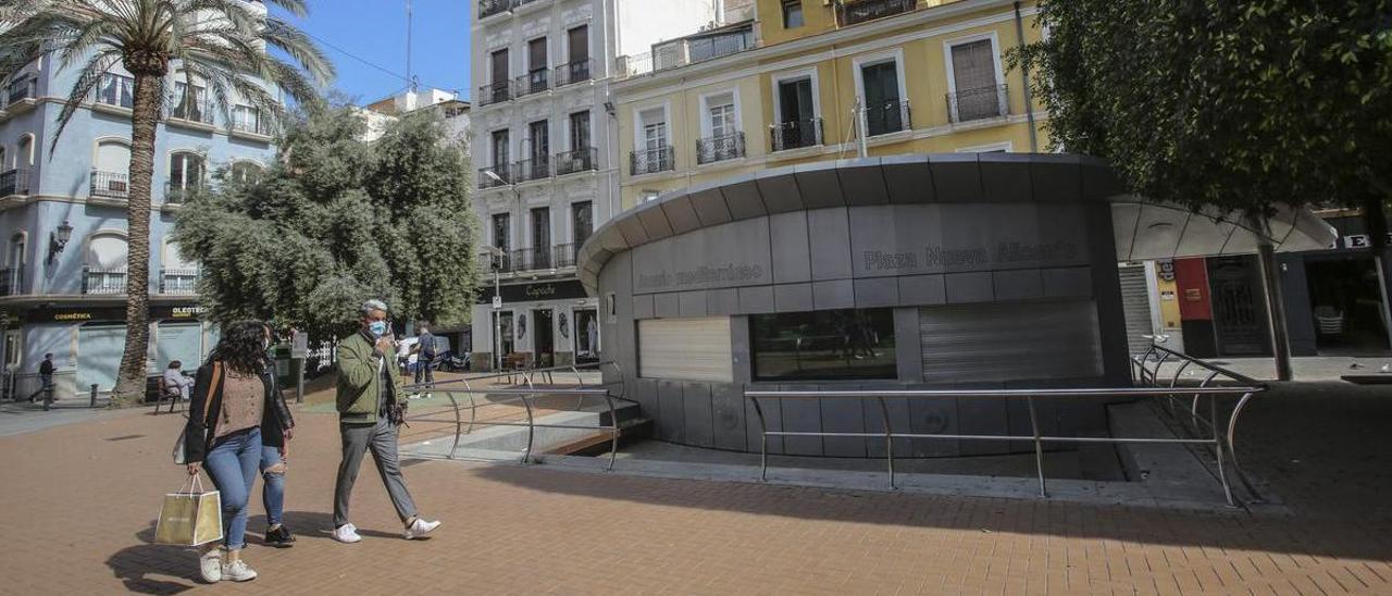 Imagen reciente de la Plaza Nueva, de donde desaparecerá el acuario tras la obra de reforma