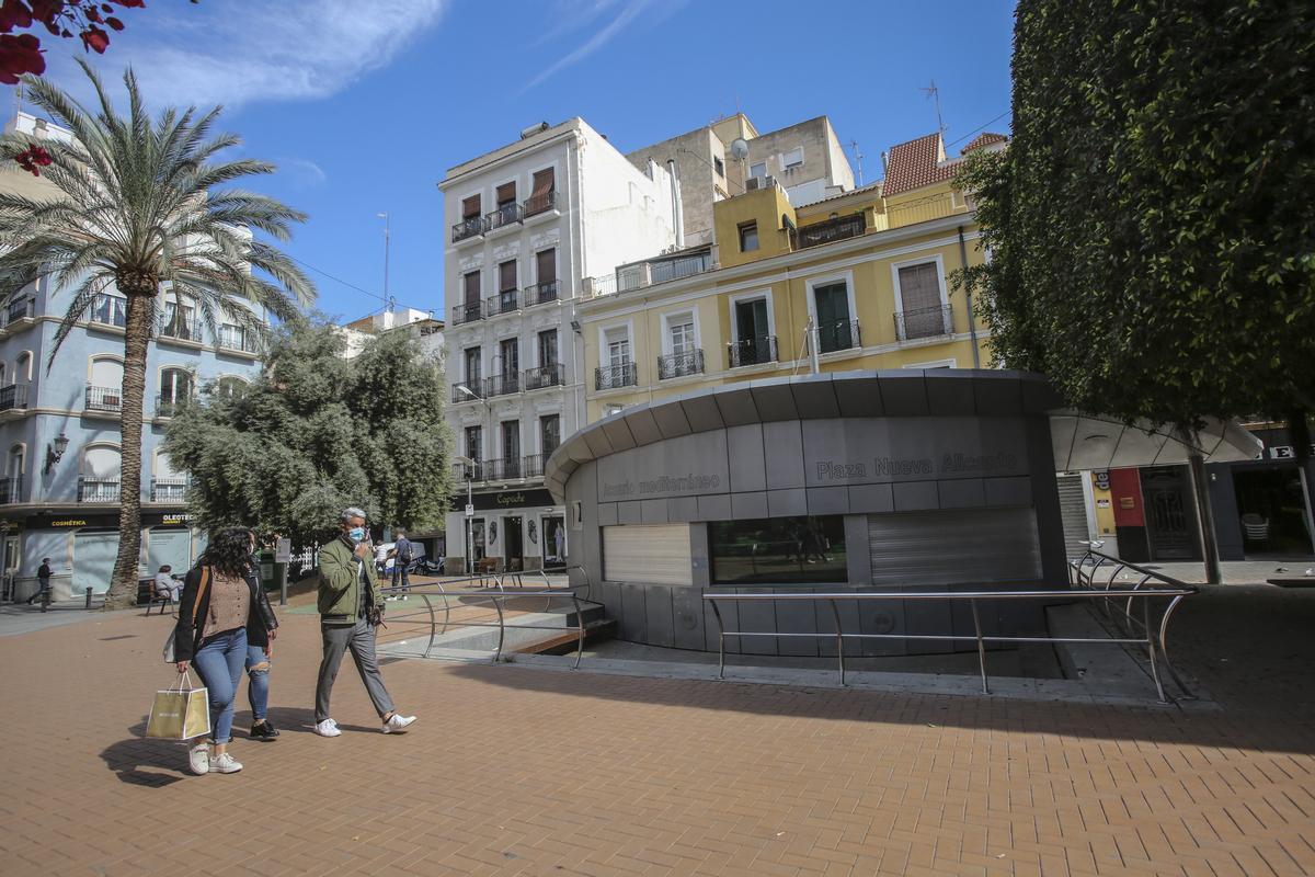Imagen reciente de la Plaza Nueva, de donde desaparecerá el acuario tras la obra de reforma