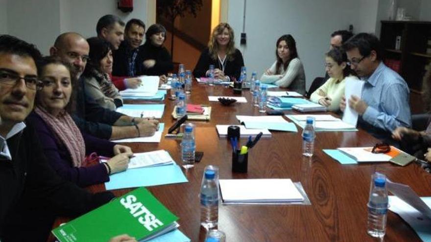 Una imagen de la reunión mantenida ayer en la conselleria de Salud con todos los agentes implicados.