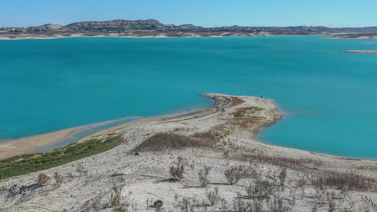 Embalse de La Pedrera, que recibe el agua desalada de la planta de Torrevieja y la del trasvase del Tajo