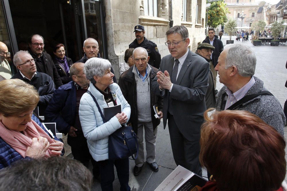 Vecinos de Morella, de visita en el Palau de la Generalitat