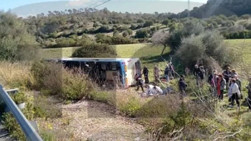 Tretze ferits en bolcar un autobús de l&#039;Imserso a l&#039;est de Mallorca
