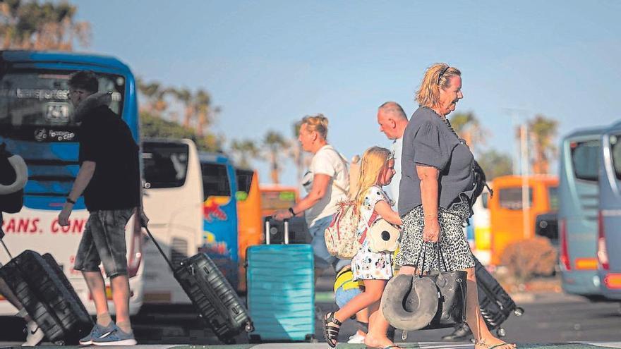 Los turistas de los hoteles de lujo canarios gastan 500 litros diarios de agua, cinco veces más que un residente