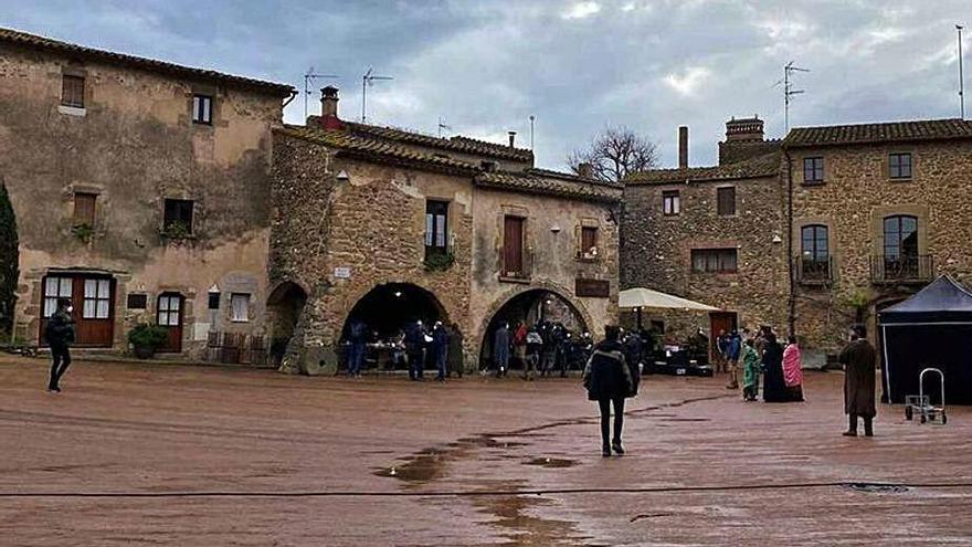 El rodatge a la plaça porxada de Monells.