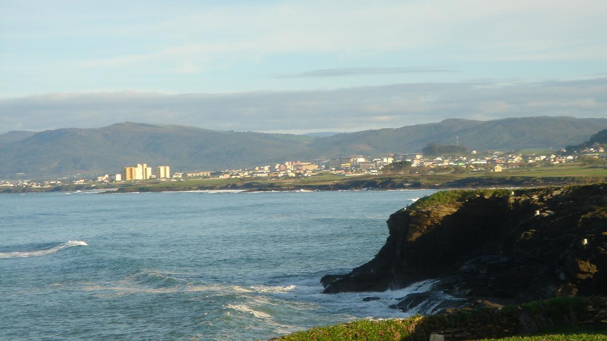 Vista de la península con Foz al fondo