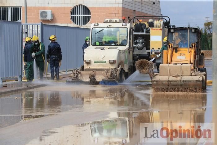 Limpian Los Alcázares tras las fuertes lluvias de los últimos días