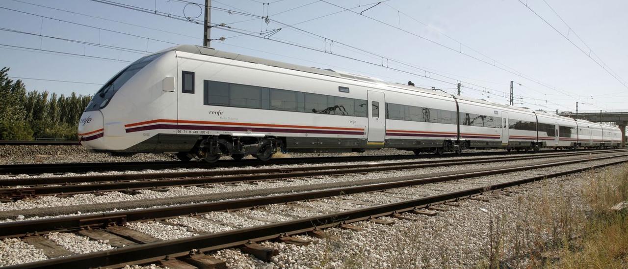 Tren de Media Distanciade una generación anterioral que llegará a Murcia.