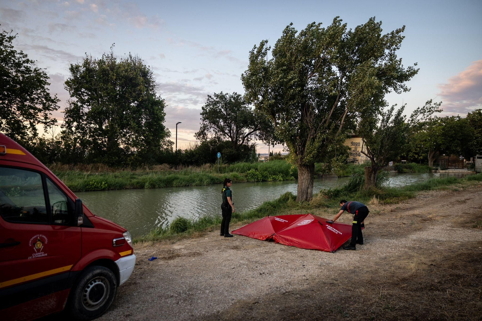 En imágenes | Encontrado el cuerpo de una mujer en el Canal Imperial en Zaragoza