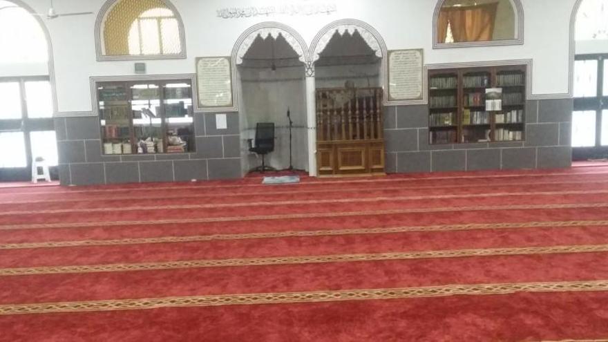 Interior de la mezquita de Almoradí, vacía ayer.
