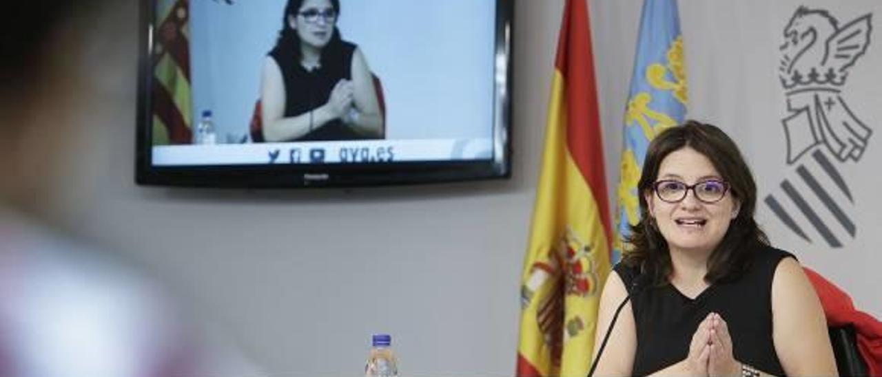 La vicepresidenta de la Generalitat, Mónica Oltra, ayer, tras el pleno del Consell.