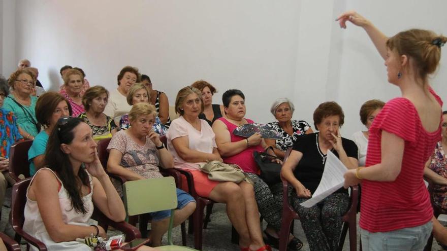 Imagen de la asamblea vecinal en Benilloba