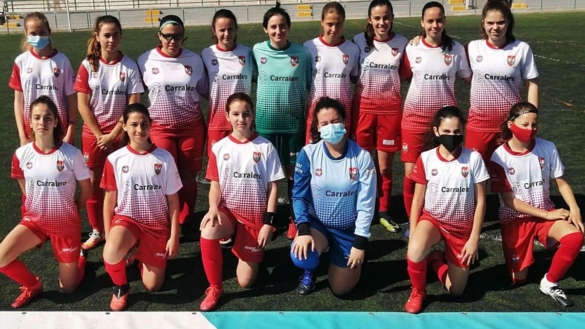 Las chicas del equipo infantil-cadete del Ciutat de Xàtiva CFB. | CIUTAT DE XÀTIVA