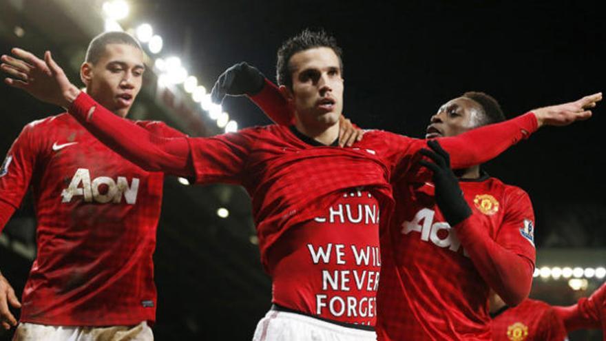 Van Persie celebra su gol.