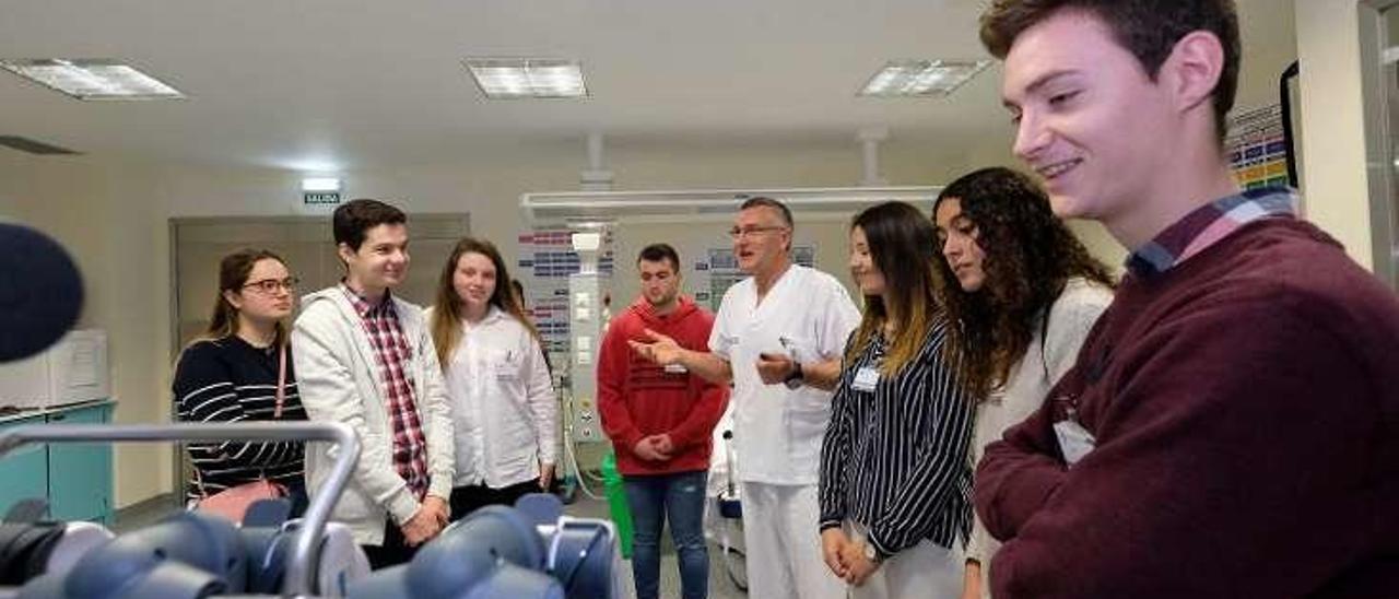 Juan Luis Álvarez del Moral actúa de guía por algunas instalaciones del centro.