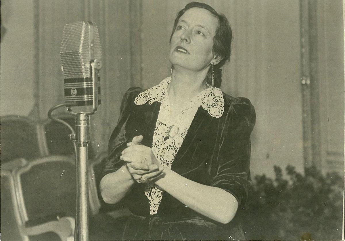 Conxita Badia en concert l'any 1939.