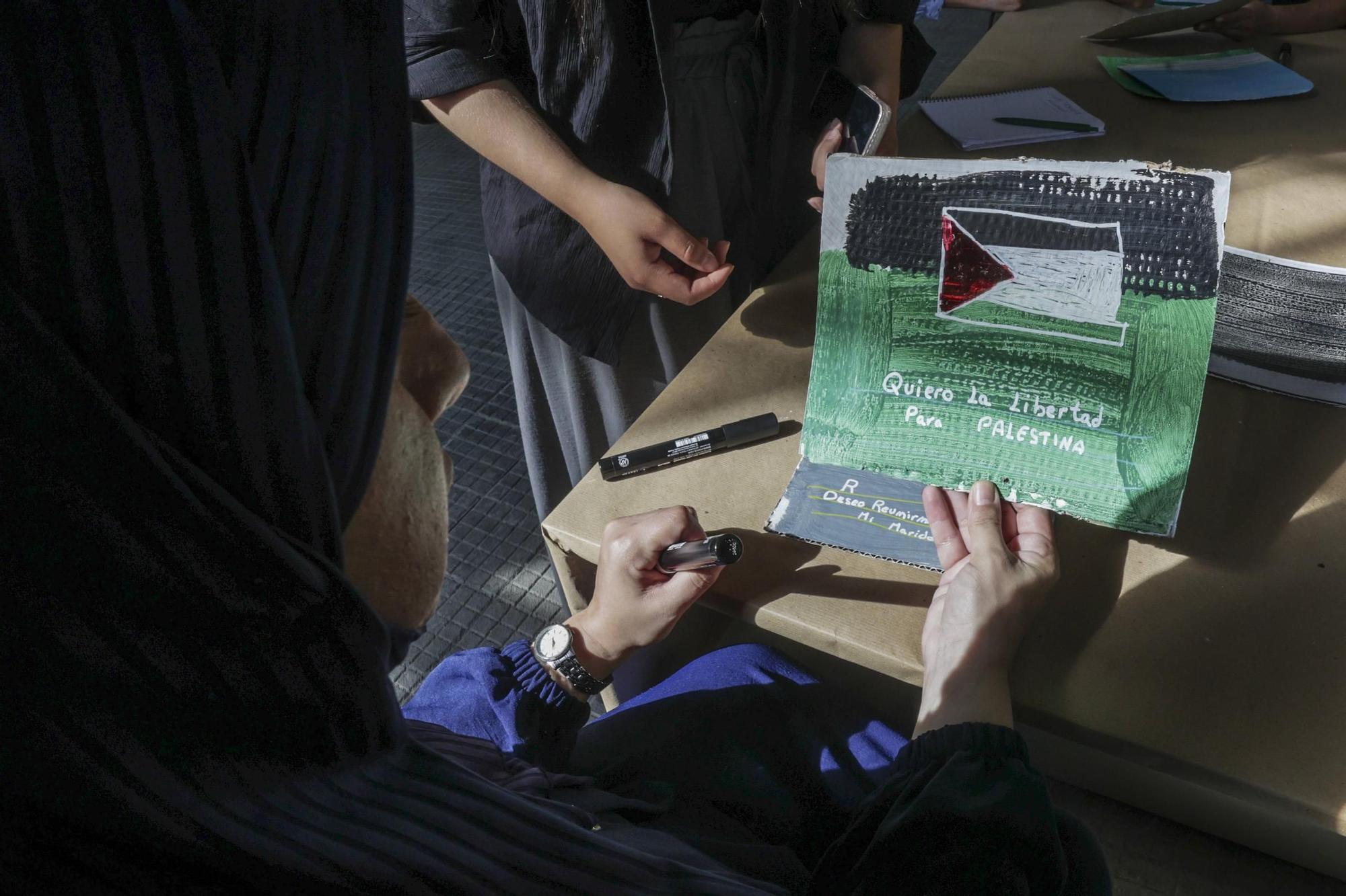 Una casa, un coche o un cordero: los deseos de los hombres y las mujeres que han llegado a Asturias huyendo de sus hogares