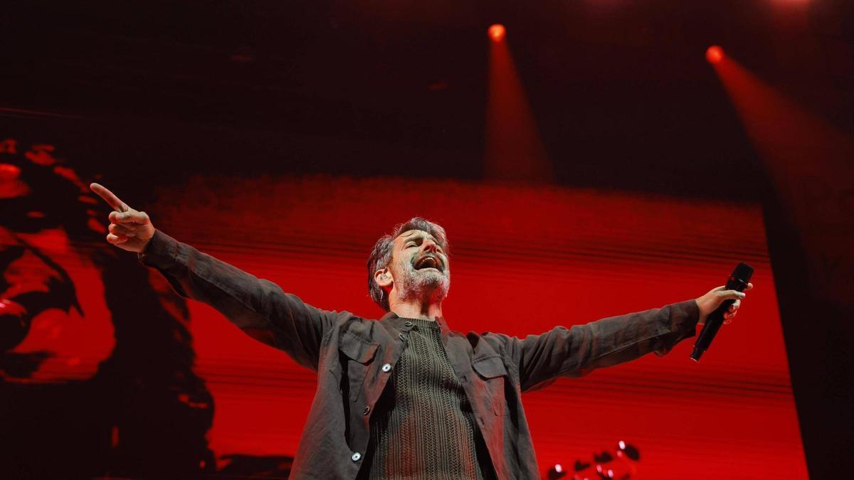 Fotos del concert de Joan Dausà al pavelló de Fontajau en el Festival Estrenes
