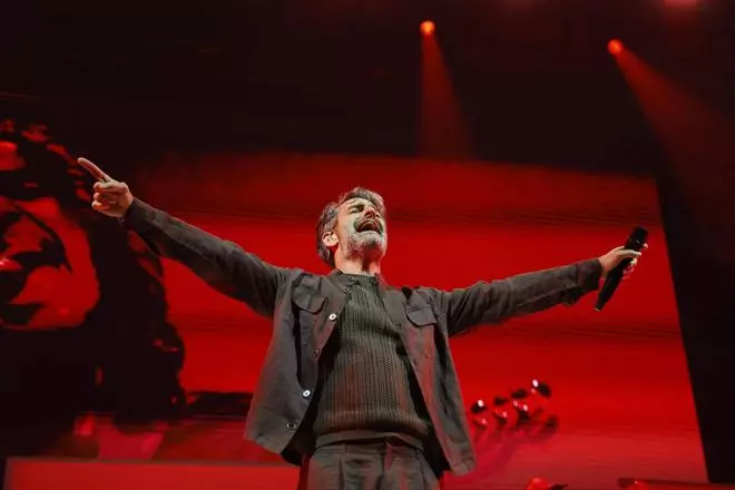 Fotos del concert de Joan Dausà al pavelló de Fontajau en el Festival Strenes