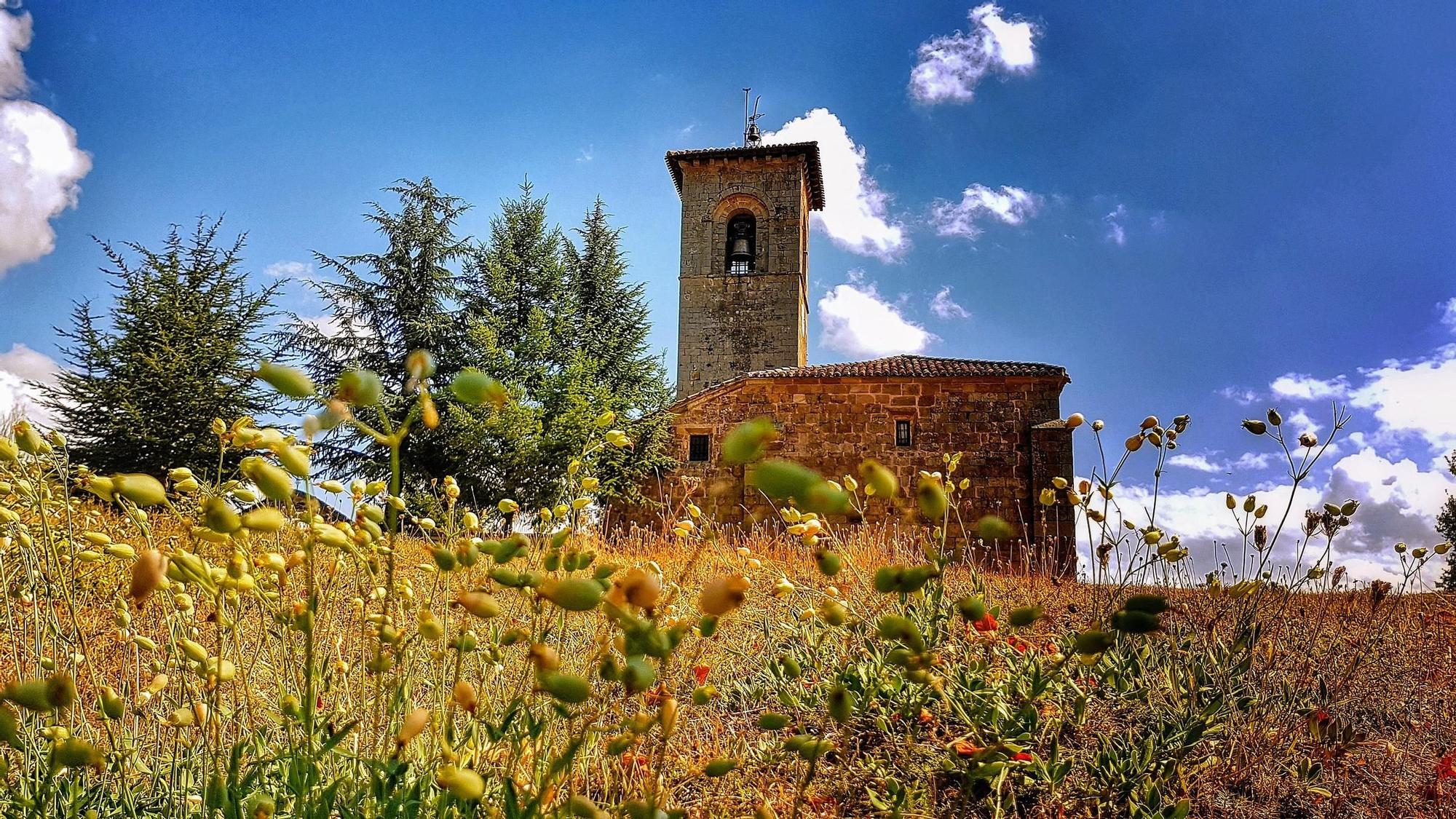 Iglesia de Riocavado de la Sierra, el pueblo que regala su bar