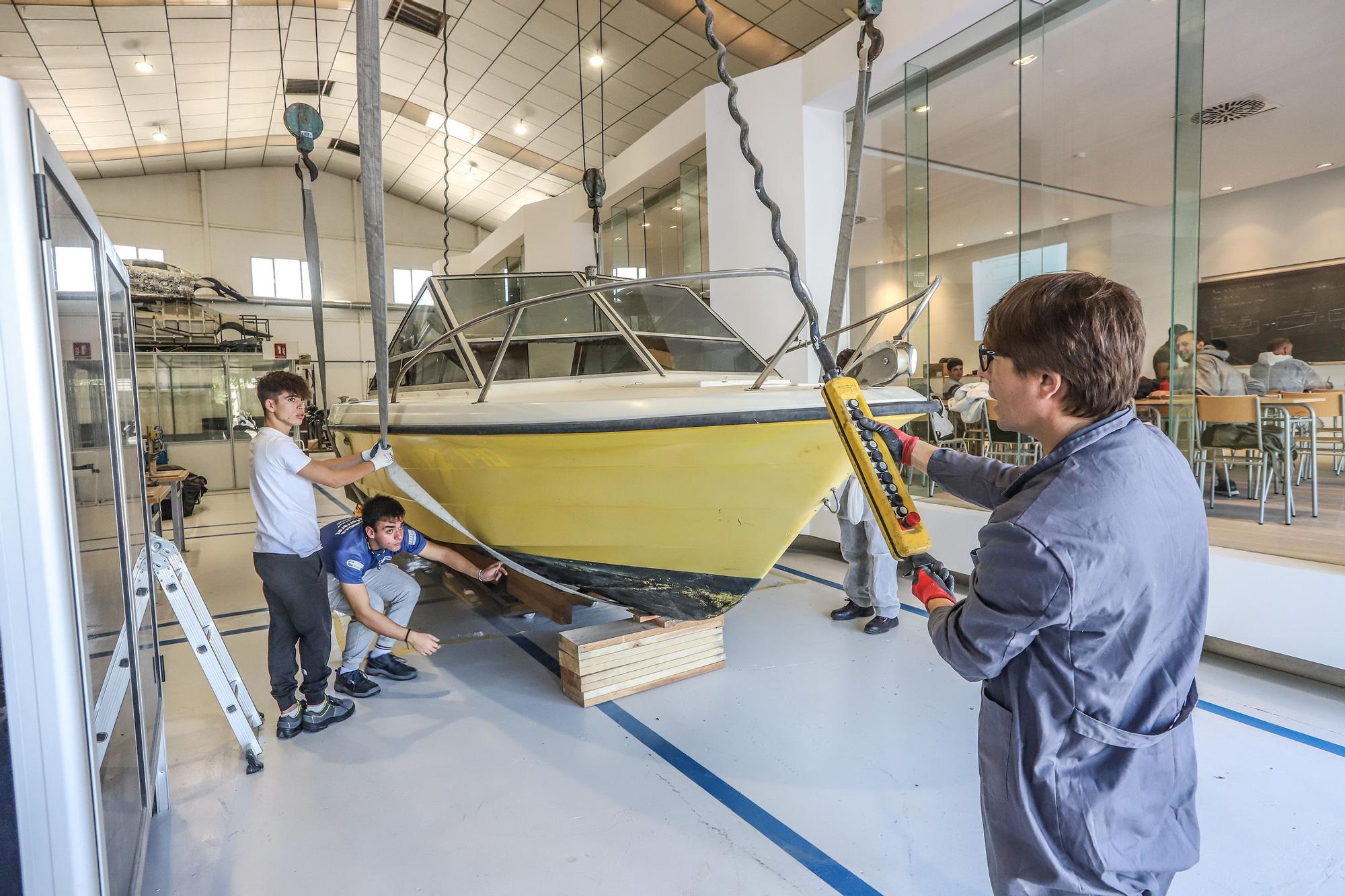 Tirón en Santa Pola para aprender a mantener barcos de recreo