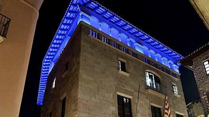 L&#039;Ajuntament de Solsona instal·la llums led per il·luminar la façana de colors