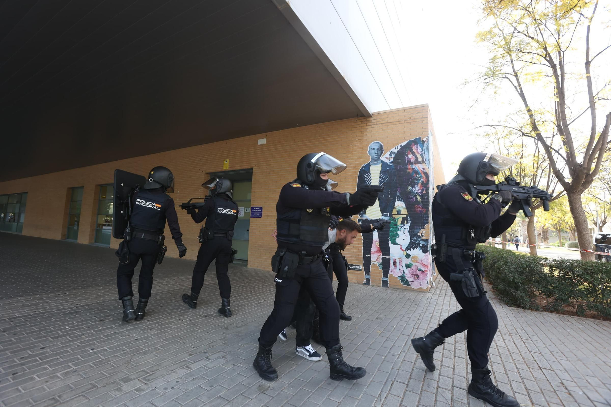 La Universidad de Alicante realiza un simulacro de ataque terrorista en sus instalaciones