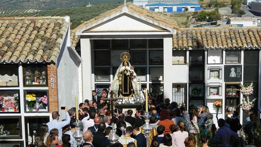 La patrona de Rute procesiona al cementerio