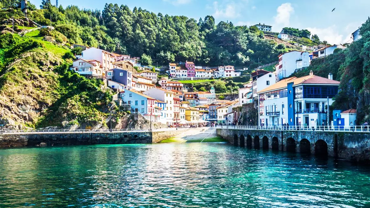 Ni en Cdiz ni en Mlaga, este pueblo de Espa?a es perfecto para este verano: un diamante en bruto que casi nadie conoce