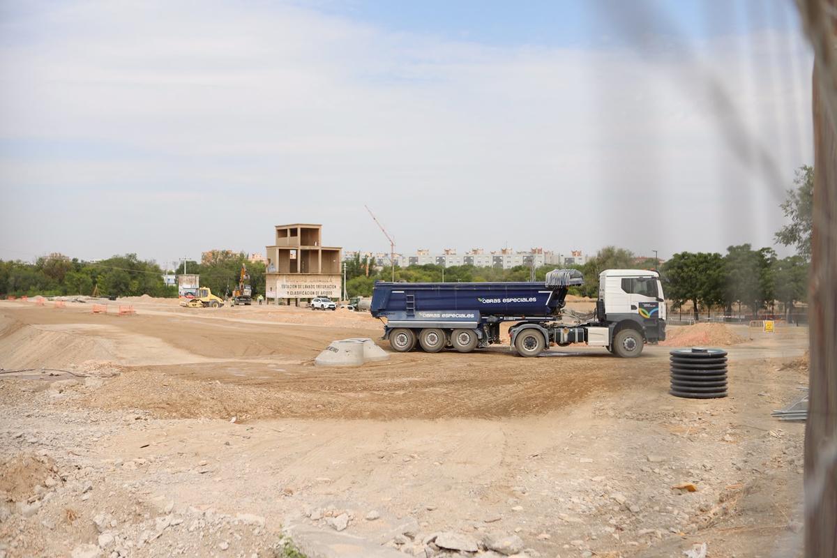 Evolución de los trabajos en la parcela donde se construirán pisos y unifamiliares en Santa Isabel.