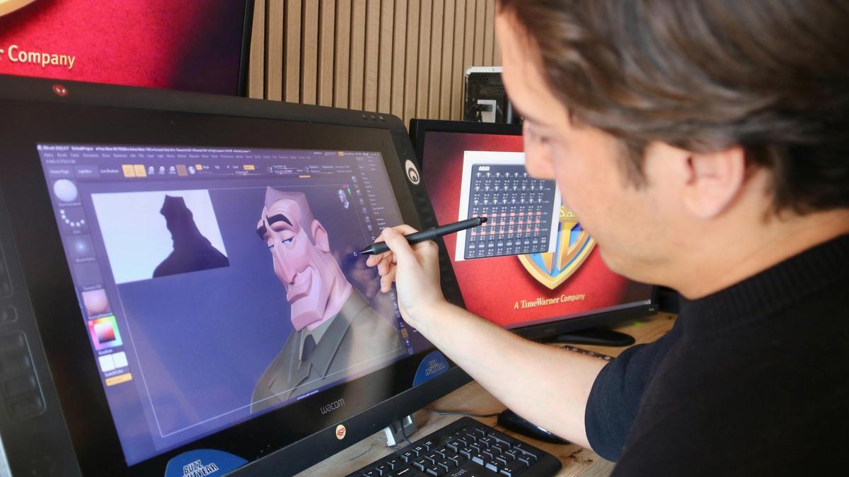 El diseñador 3D Mariano Tazzoli, editando una imagen en su estudio de Sant Cugat del Vallès.