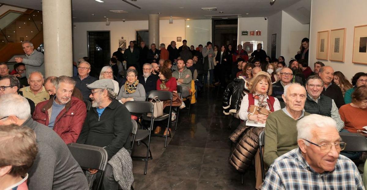 Muchos fueron los vecinos que no quisieron perderse la ocasión. | SERVICIO ESPECIAL