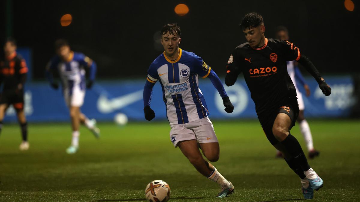 De la generación de 2004, Yellu sigue quemando etapas y ya se asiena en el Valencia Mestalla