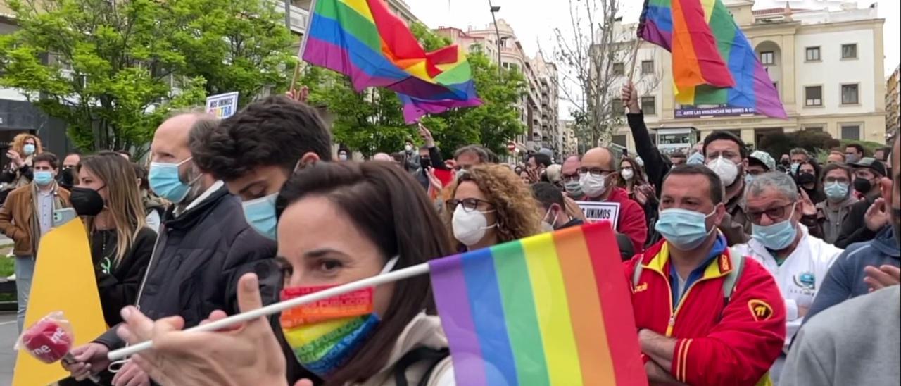 Concentración en contra de la agresión homófoba en el monte Tossal de Alicante